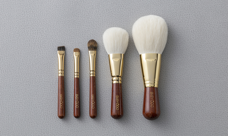 BISYODO 化粧筆ショート5本セットです。プレゼントにおすすめの化粧筆