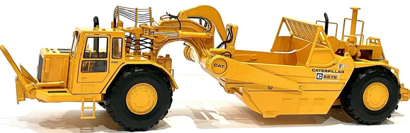 Cat 1:48 657E Wheel-Tractor Scraper CCM657E - Cat® Diecast Scale