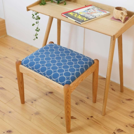 ミナペルホネン生地のスツール｜dopタンバリンのブルーで彩る限定受注