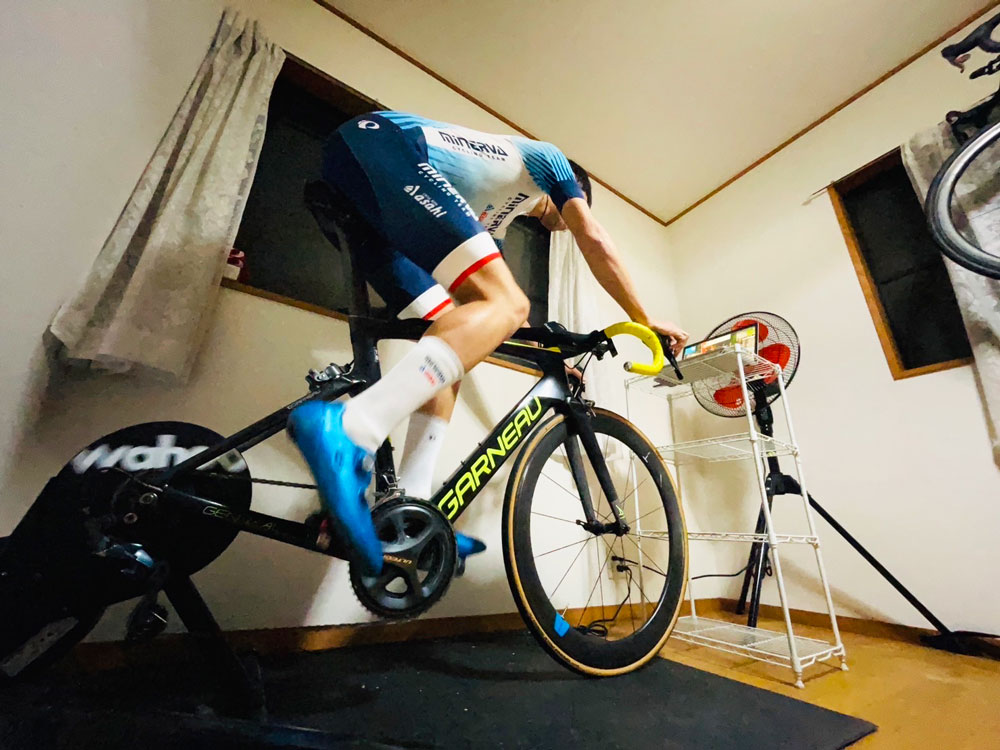 WahooのスマートトレーナーとZwiftを使ったトレーニング | ぶろぐ・で