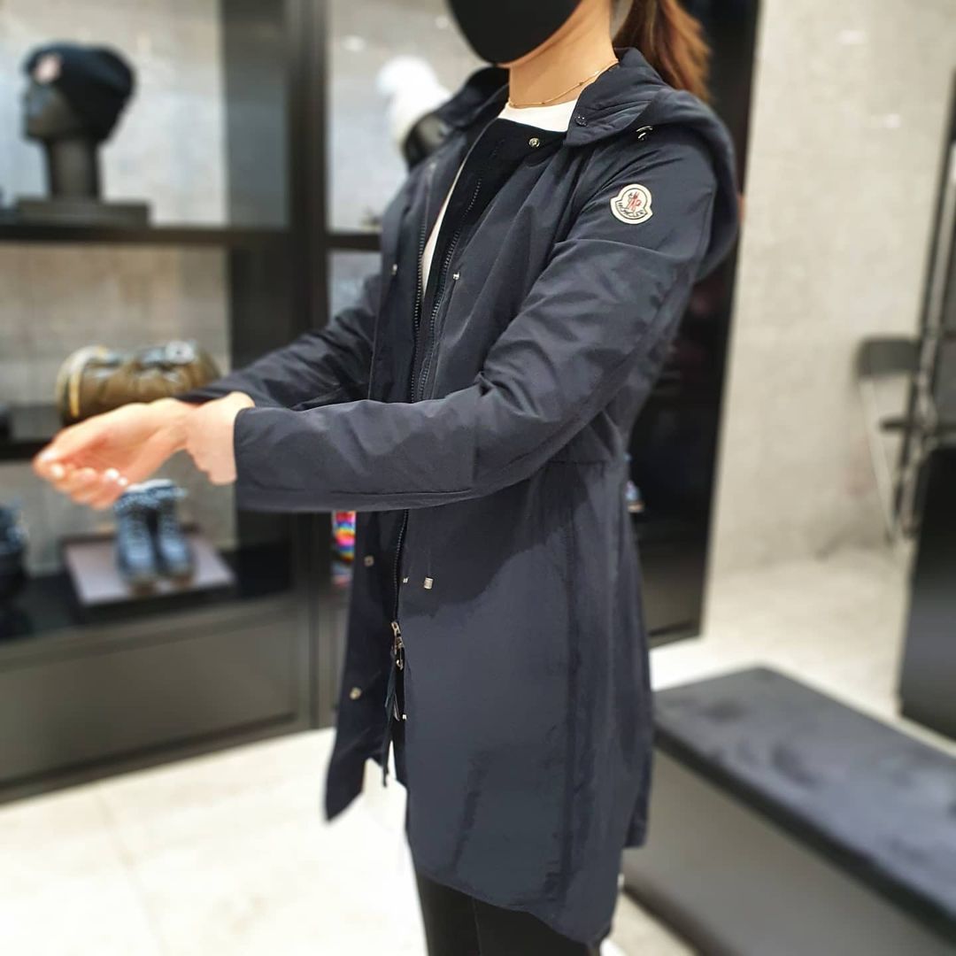 極美品 モンクレール 2023 ポロドレス ブラック S 国内正規品 4P46