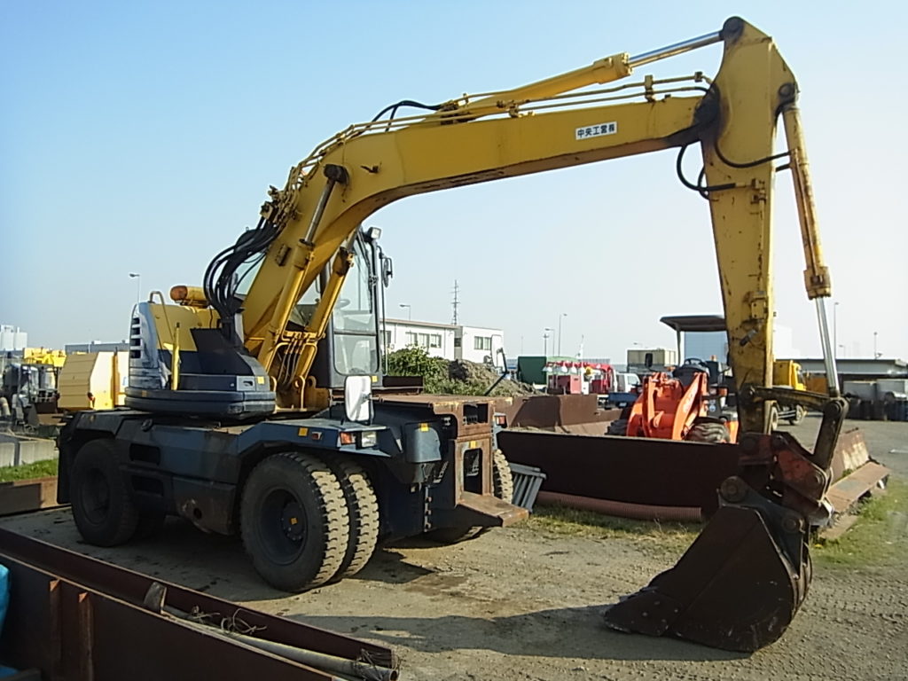 重機の導入(日立バックホウ) | 中央工営株式会社