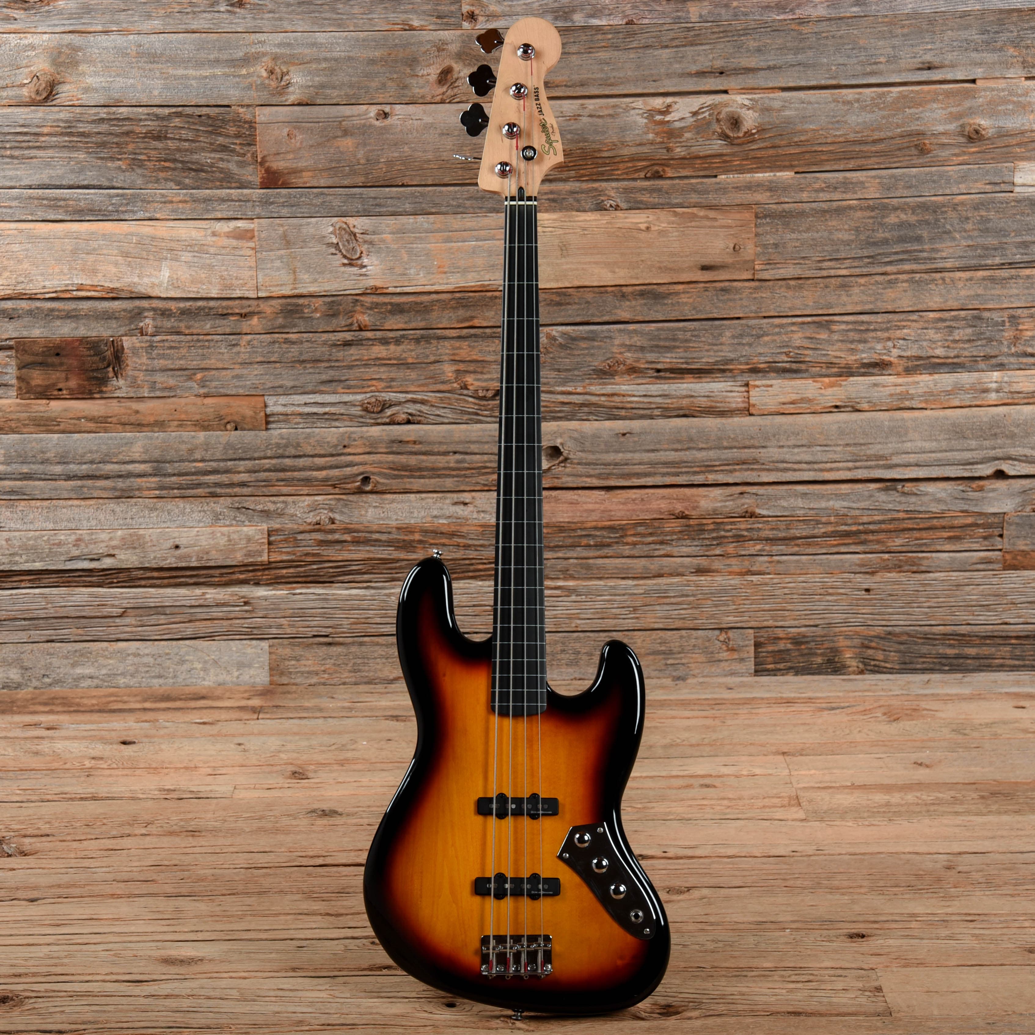Squier Vintage Modified Jazz Bass Fretless Sunburst 2008 – Chicago