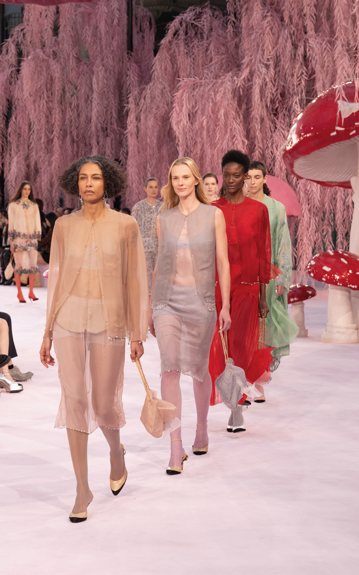 シャネル公式サイト : ファッション、香水、化粧品、時計、ファイン