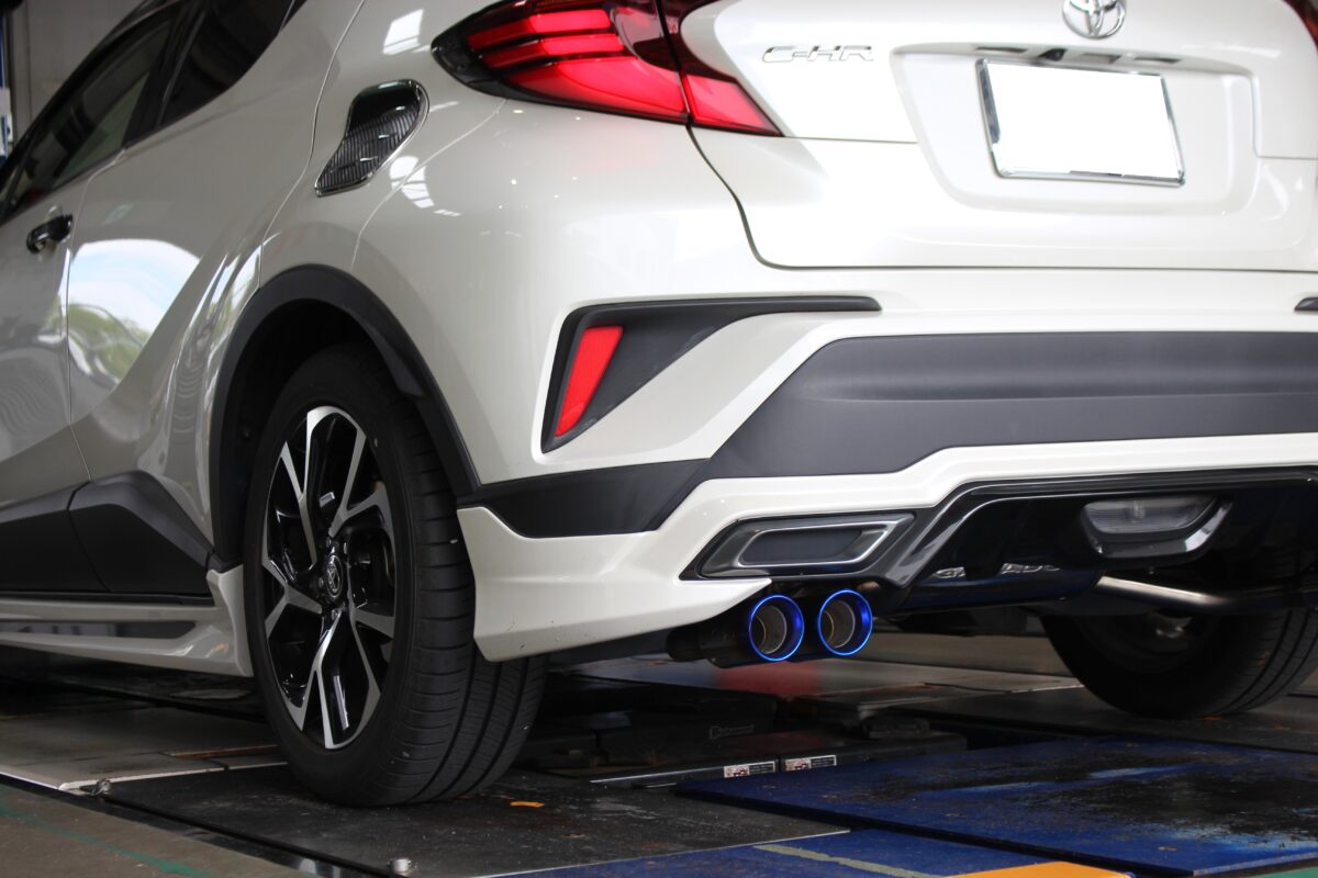 C-HR】マフラー交換でスポーティーに！ガナドールマフラー装着