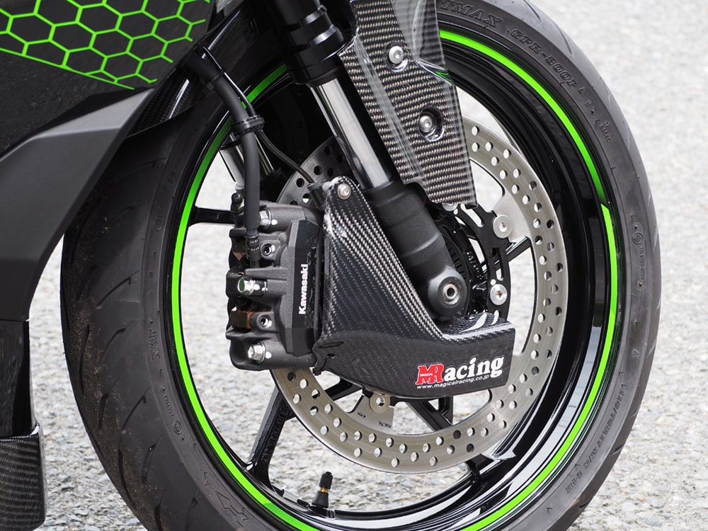 キャリパー冷却効率向上を図りつつ足まわりを引き締めるマジカル