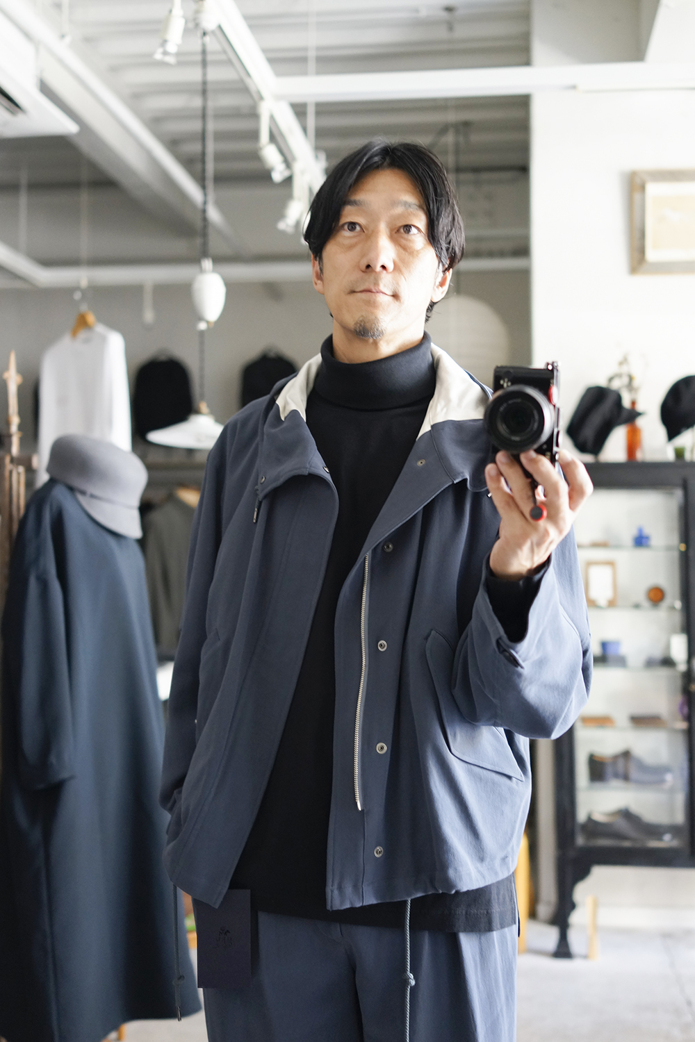 URU」HARD TWIST COTTON SHORT MODS COAT | ANOTHER LOUNGE