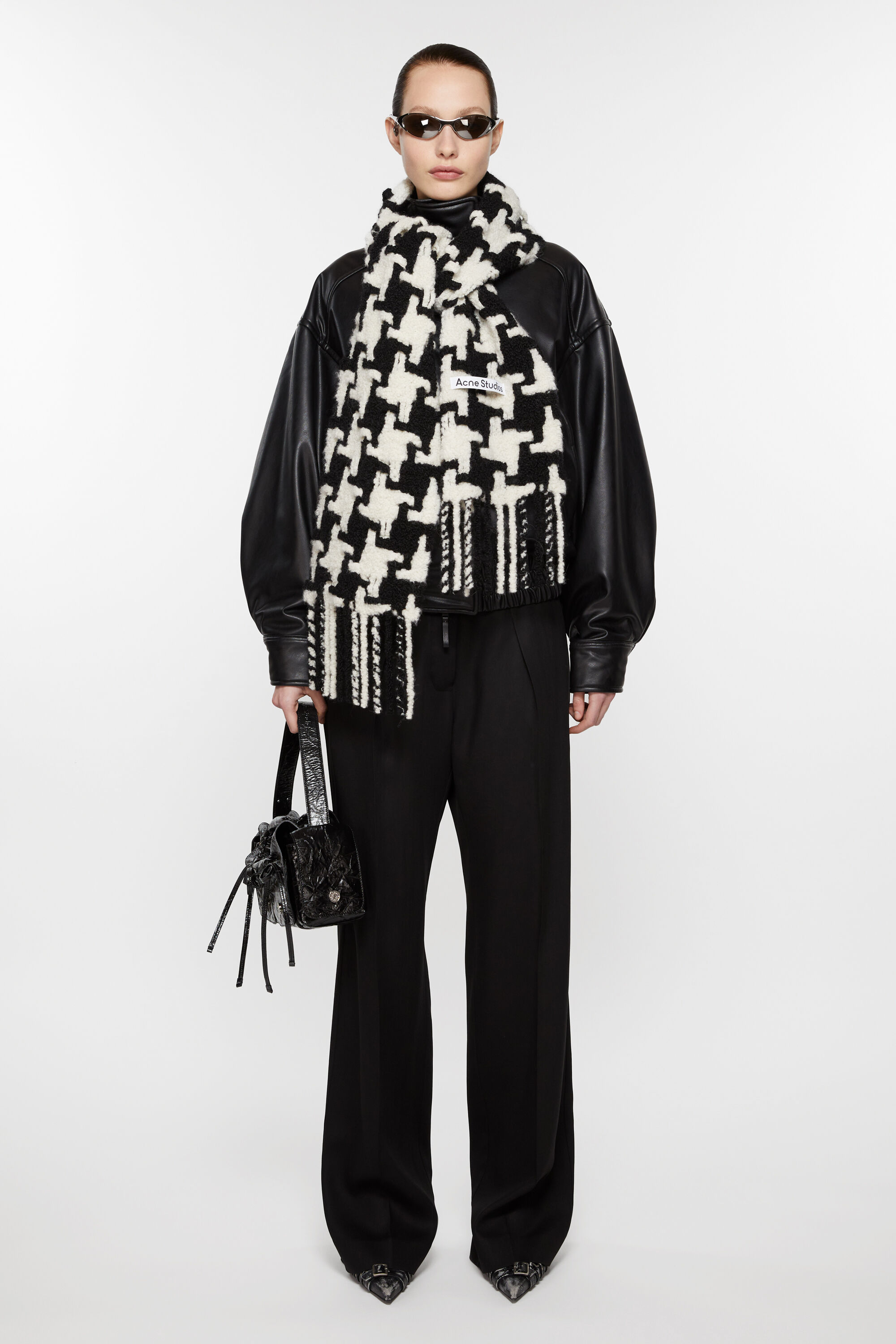 BOTT】24aw HOUNDSTOOTH HOODED SCARF 【公式通販】