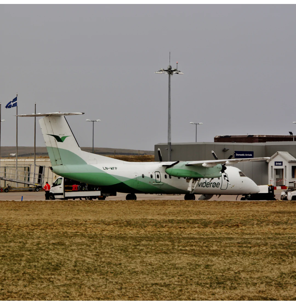 Aviationtag Widerøe De Havilland Canada DHC-8-300 (DASH 8) LN-WFP
