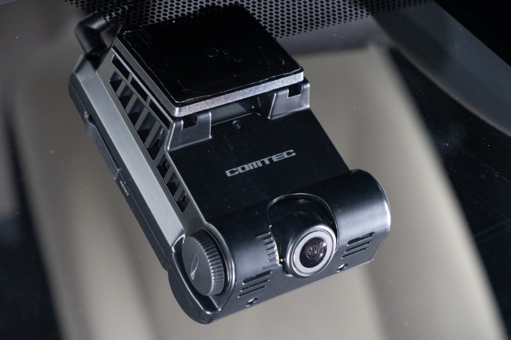 夜の映像がキレイ！ 2カメラ式ドライブレコーダー コムテックHDR801を