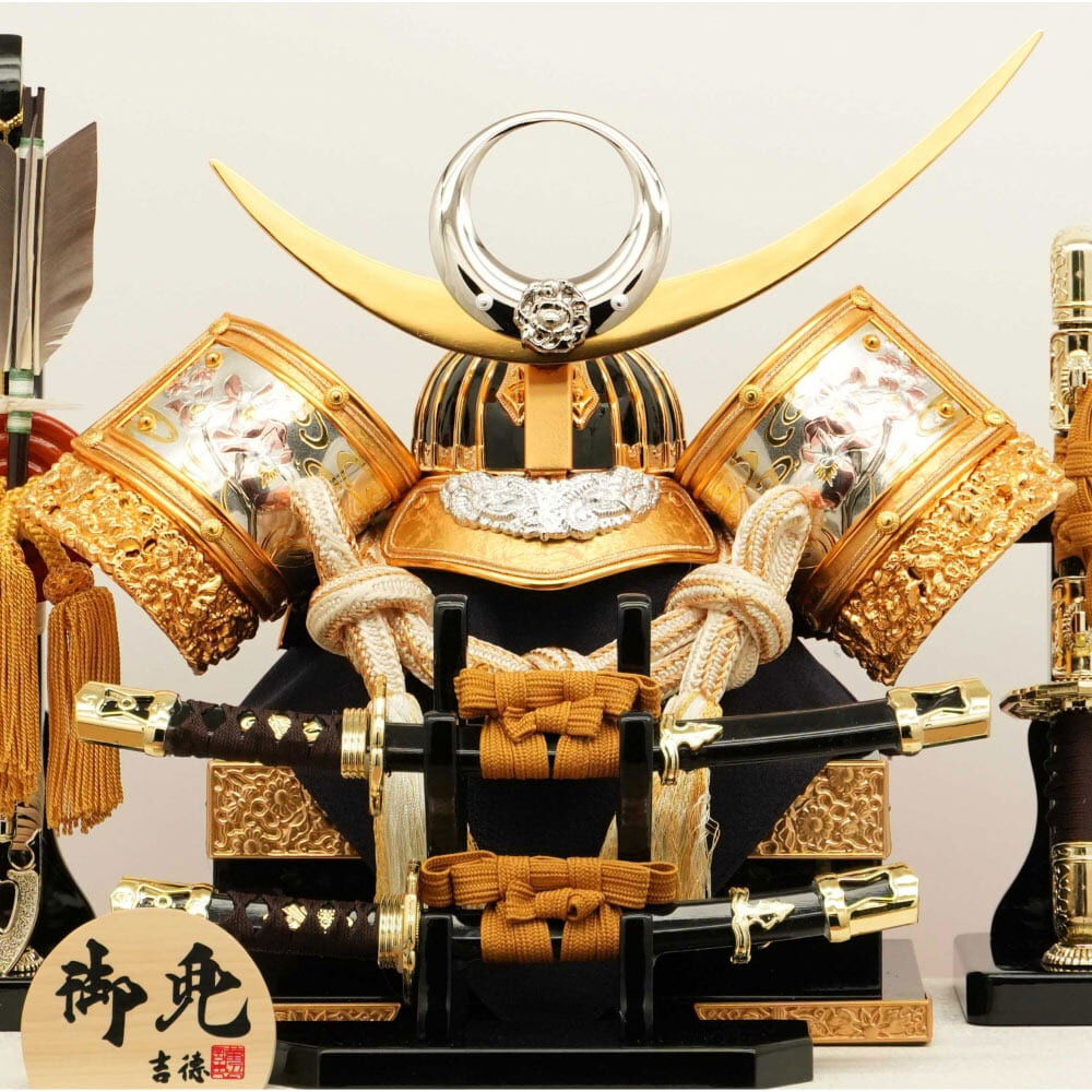 五月人形】兜飾り ケース飾り「上杉謙信 金彩花紋六角アクリル