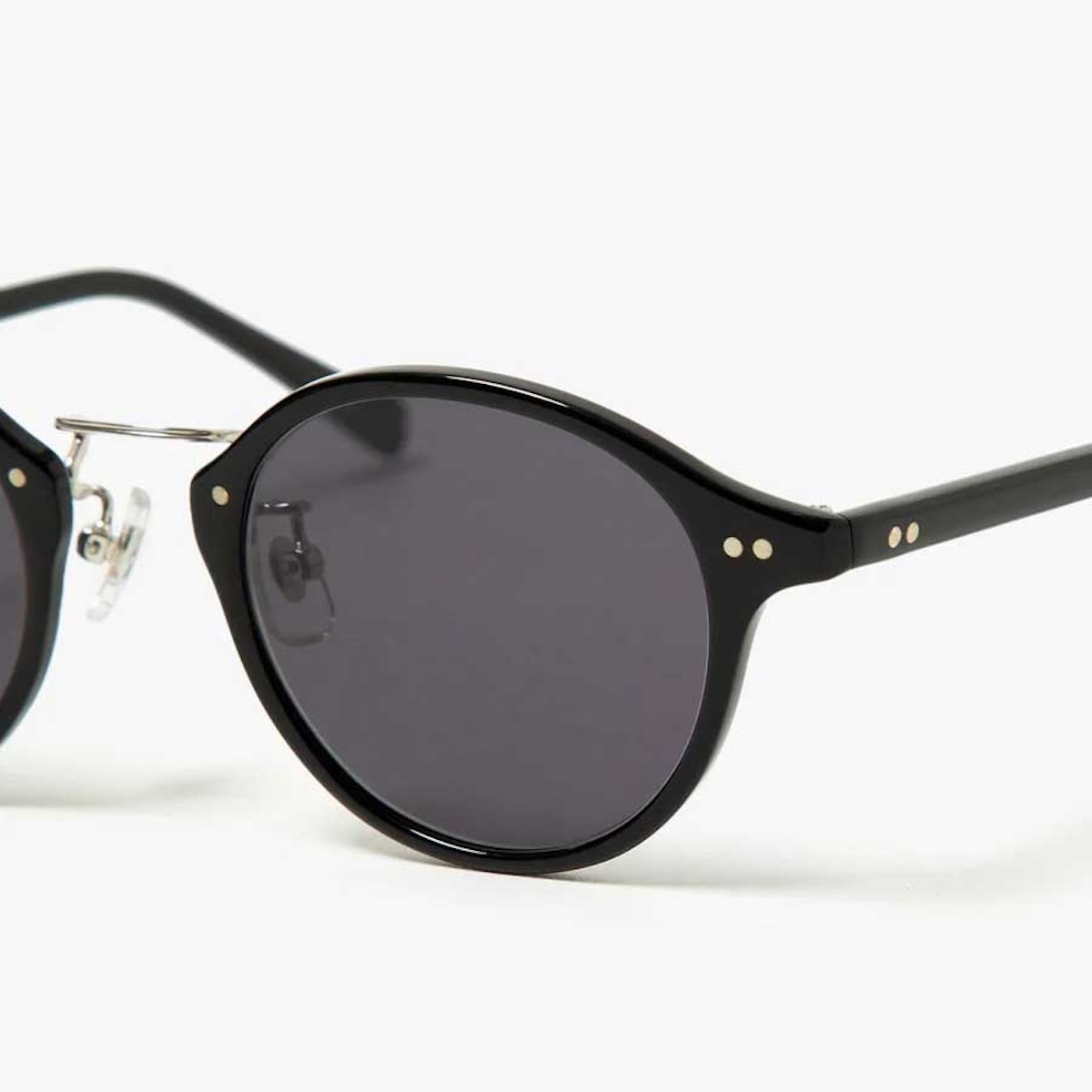 nonnative / OFFICER SUNGLASSES by KANEKO OPTICAL (Black)