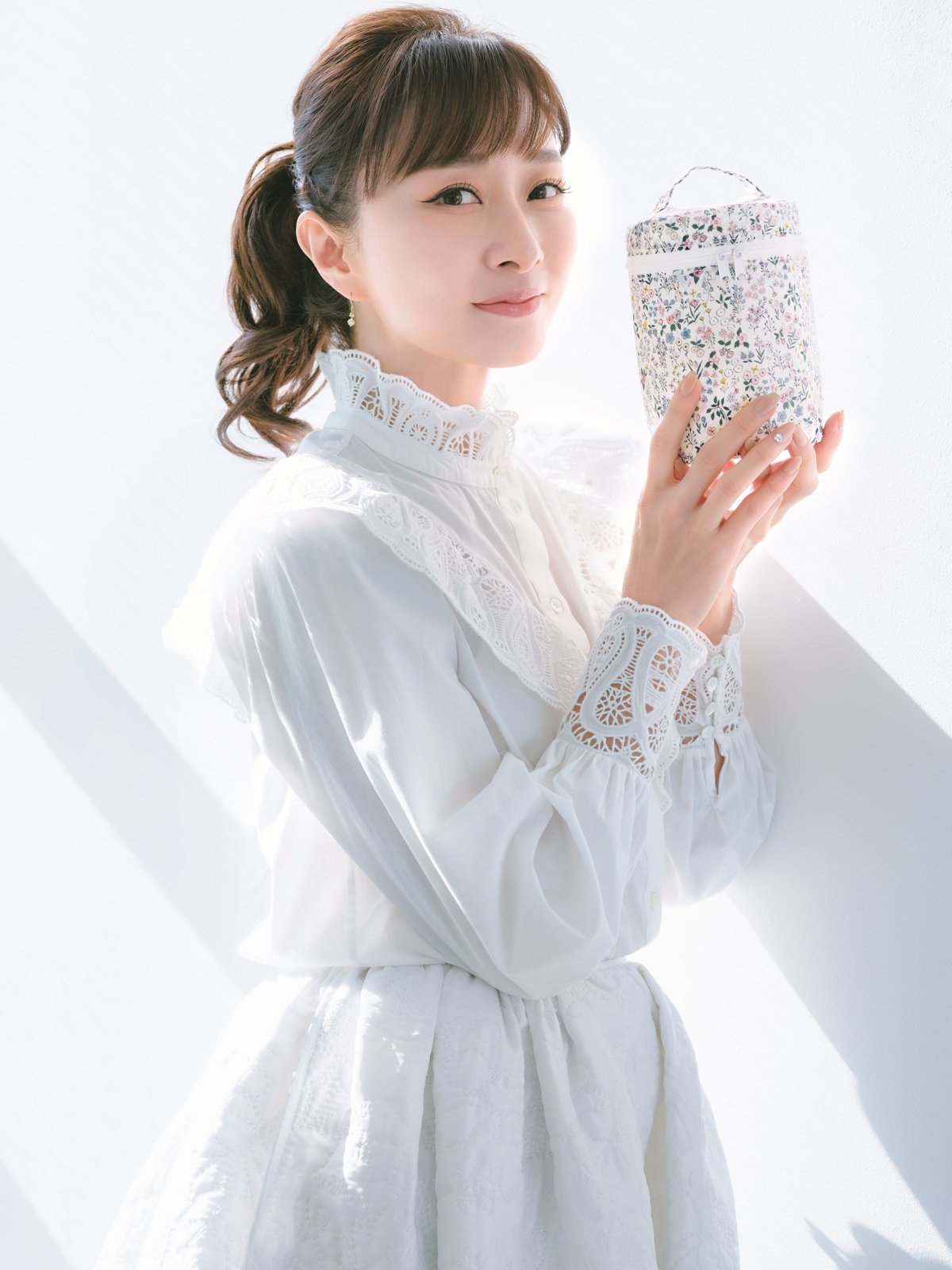 土屋太鳳さんが『美的』3月号の表紙に登場！｜付録は人気美容家・石井