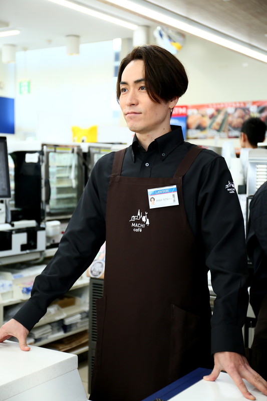 EXILE TETSUYAがローソン店員に！ 「アメージングカフェラテ」をファン