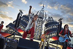 長渕剛“歴史的祭典”伝説の富士山10万人オールナイトライブが遂に映像