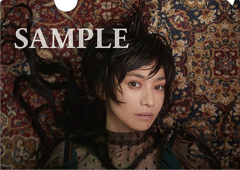 鬼束ちひろ、美しさと毒が潜むニュー・ビジュアル＆スポット映像公開