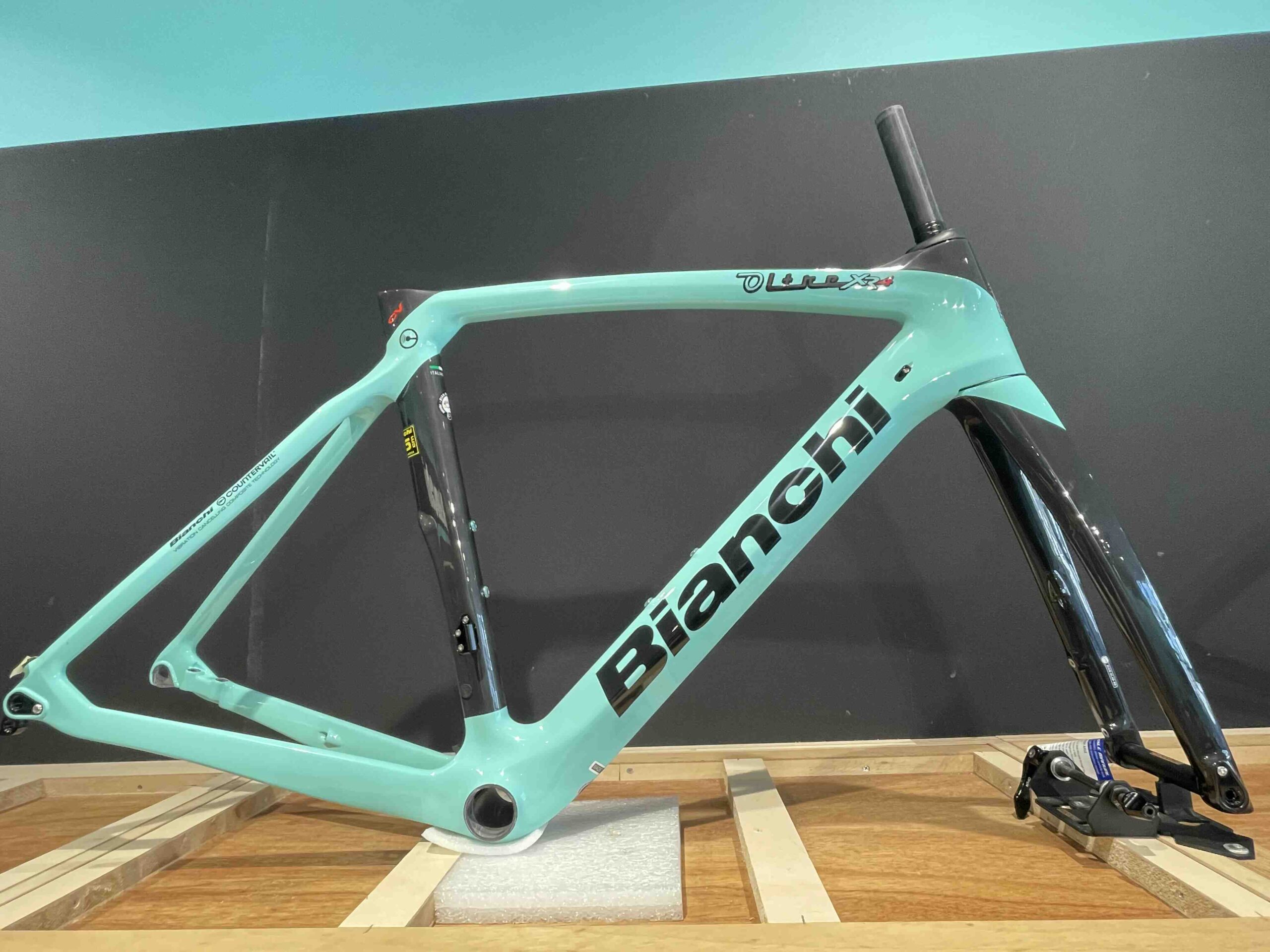 有明】2020年モデル XR4DISCフレーム - BIANCHI-STORE