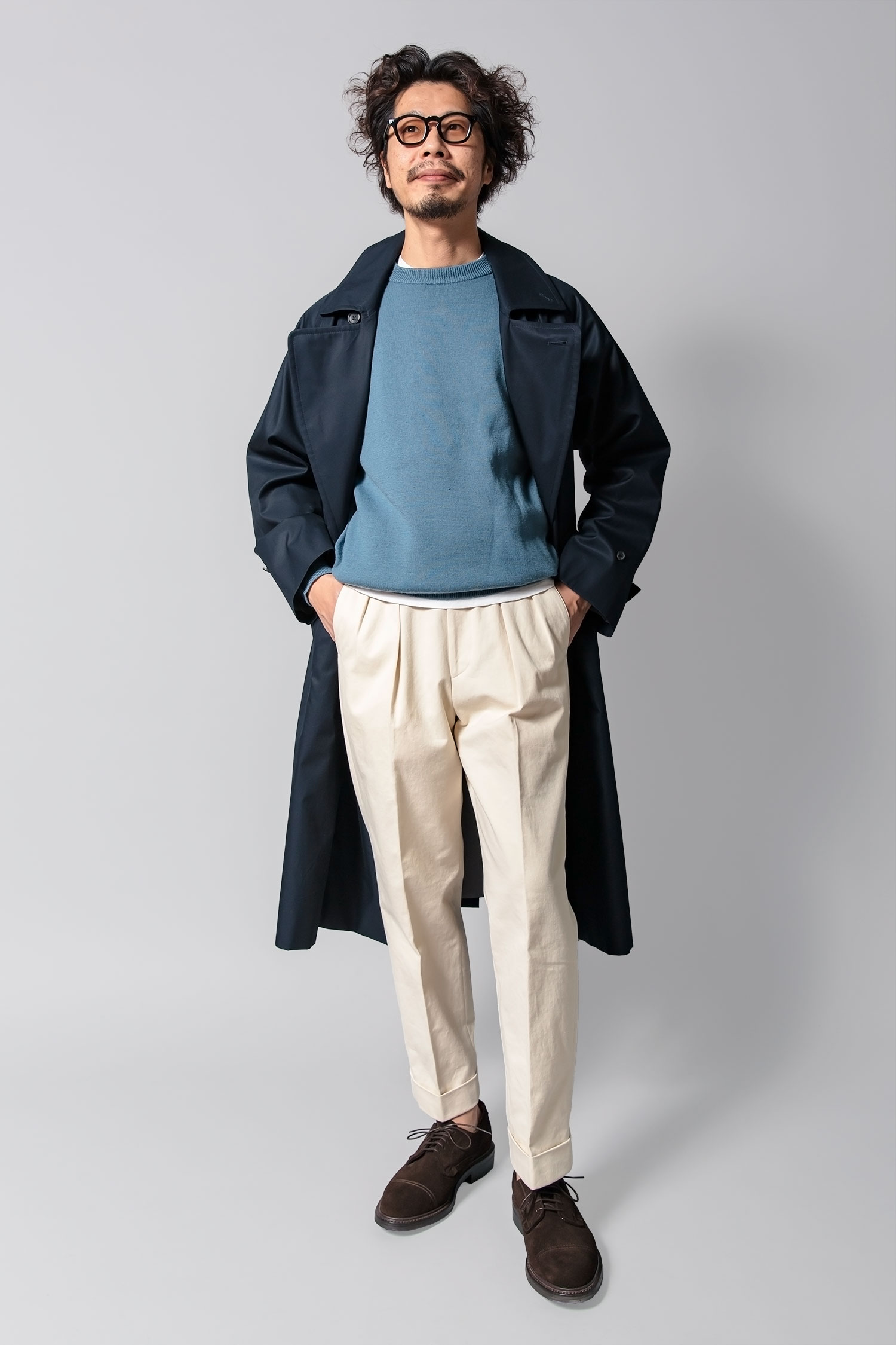 大好評のオフィサーパンツ第二弾は、通年使える“生成り”が秘訣