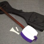 津軽三味線 太棹 丸打胴 延棹 撥ソフトケース付き ｜骨董品買取・和