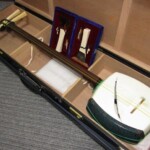 津軽三味線 子持綾杉胴 k9刻印 金細 紅木 トチ 鼈甲 撥 バチ ｜骨董品