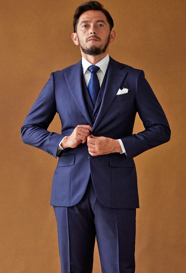 ネイビースーツ・無地のコーディネート（Cloth Ermenegildo Zegna