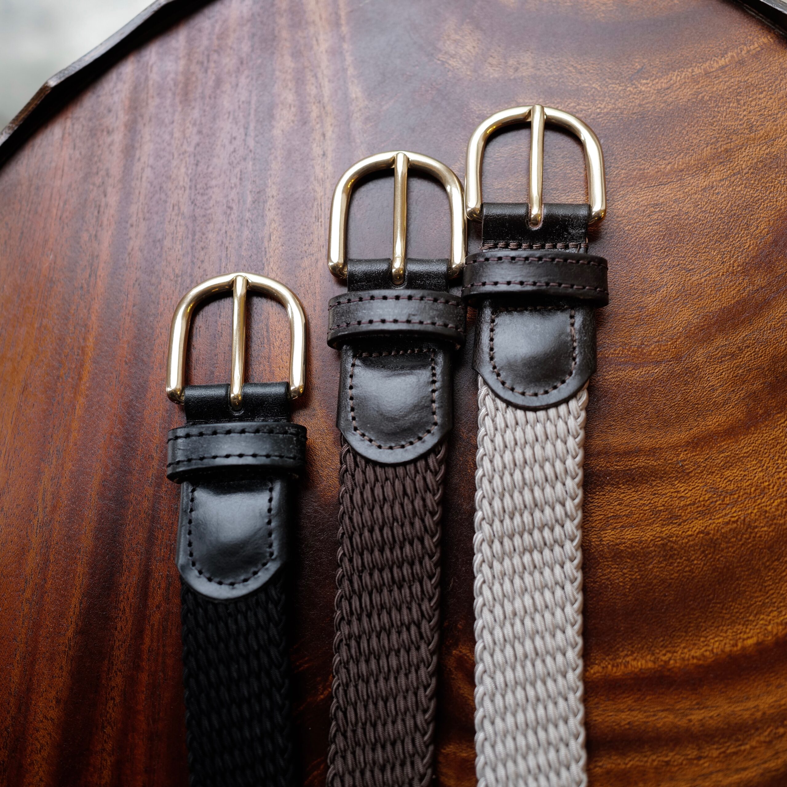 HERITAGE LETHER/ヘリテージレザー】から銘品ベルトをご提案します