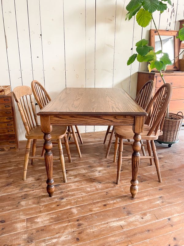 総レッドオーク無垢材のターンドレッグダイニングテーブル英国