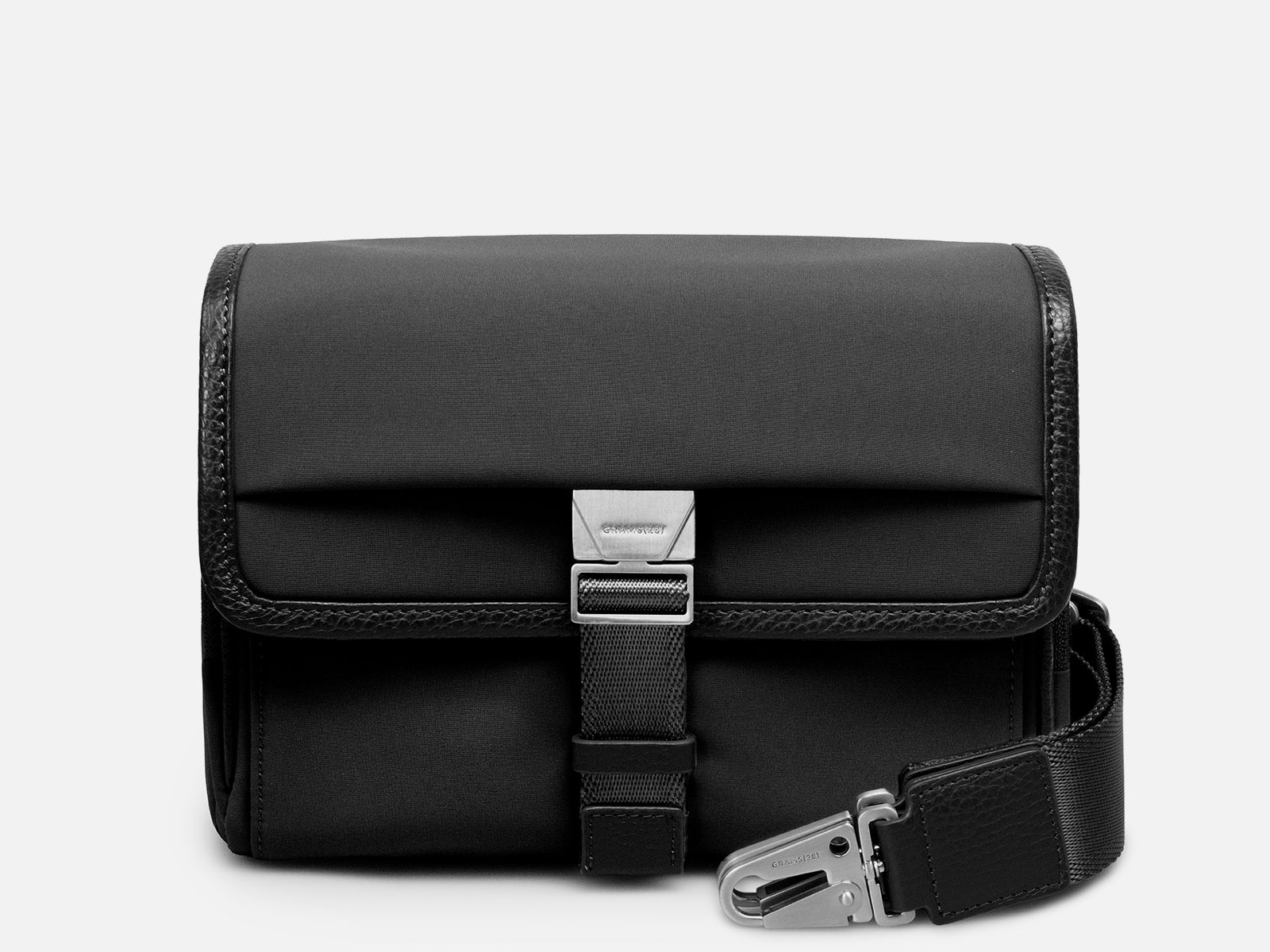 GRAMS28 レザーテックフォリオ