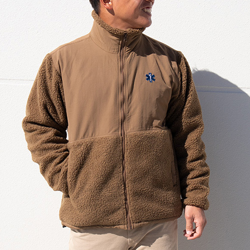 ボア素材で軽い着心地と防寒性を兼ね備えた、シープボア フリースの