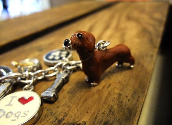 メタルチャームキーホルダー：ダックスフンド
