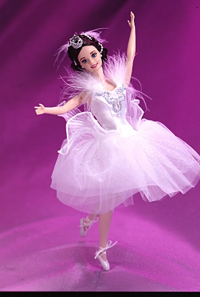 18509 Classic Ballet Barbie as the Swan Queen (Swan Lake) – Doll