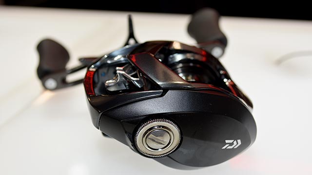 30mm径SVスプール搭載!? 「ダイワ タトゥーラ SV TW 70」 驚愕の新製品