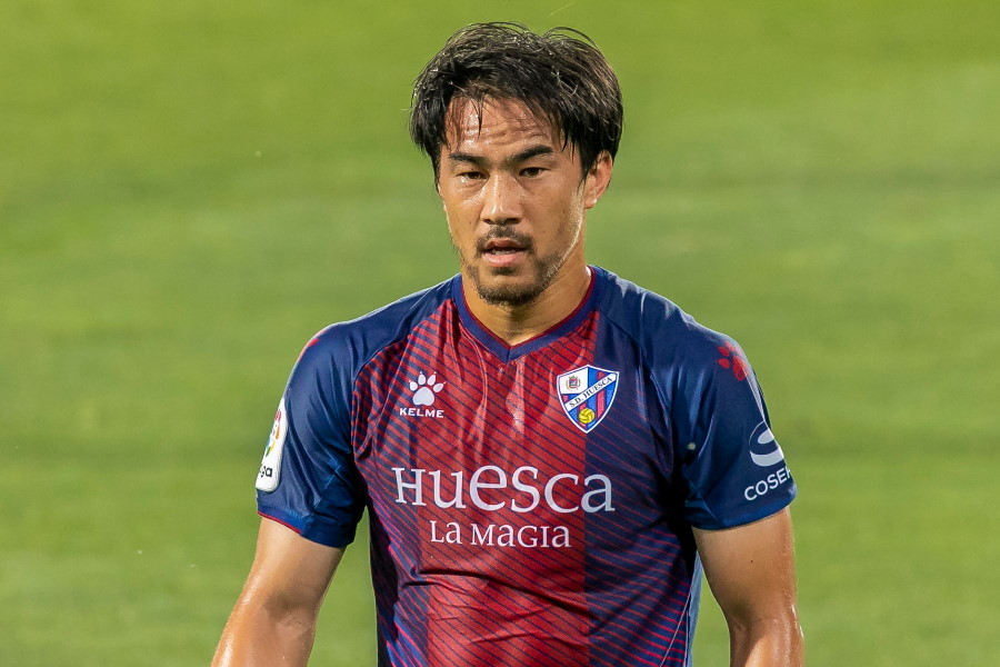 岡崎慎司、ウエスカ新ユニフォームの