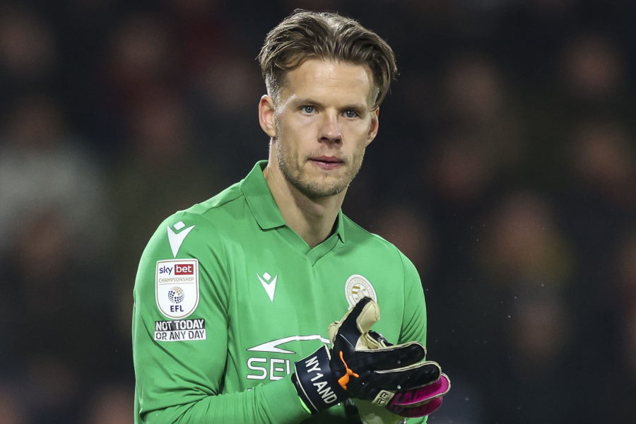 小学生並みのミス」 GKが初歩的な珍失点、まさかのプレーに英仰天「う