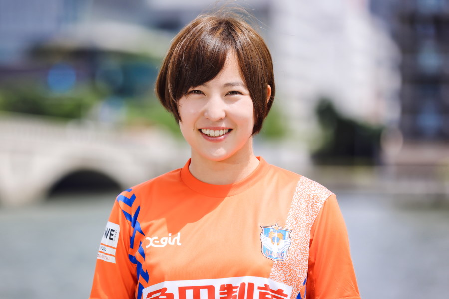 白鳥の翼をモチーフ 新潟L北川ひかる、「美しい」新ユニフォーム着用に