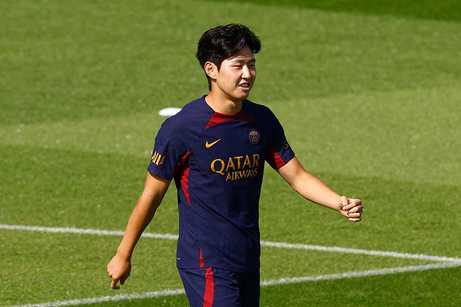 PSGベンチで何が？ 新加入イ・ガンイン、ネイマールからの握手を拒否に