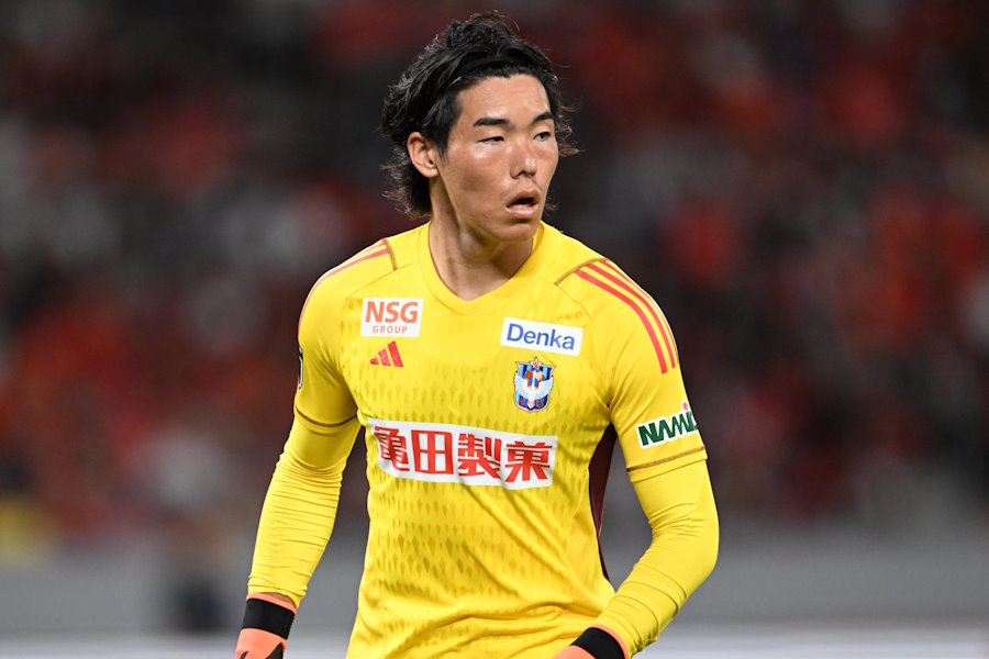 J1新潟、GK小島亨介の契約更新を発表 「2024シーズンも新潟で戦うこと
