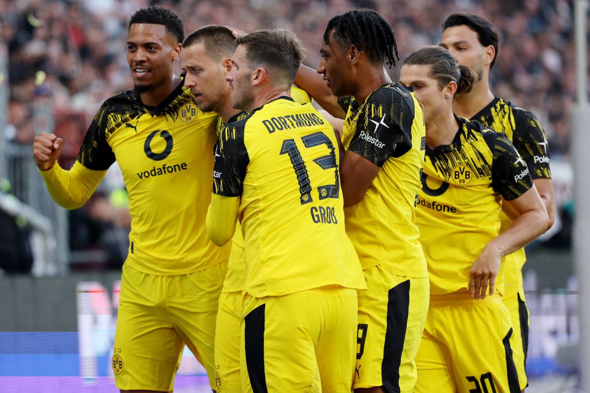 ドルトムントがカップ戦で着用する新ユニフォームを発表！ 歴史的な