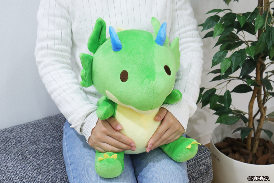 とっても可愛いドラゴンBIGぬいぐるみがプライズに登場♪｜トピックス