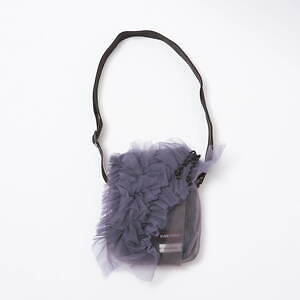 チカ キサダ×イーストパック“真っ赤なチュール”バッグ、横長ウエスト