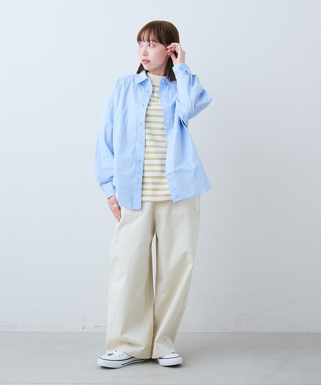 THREE FIFTY STANDARD 日本製の刺しゅうオックスシャツ〈ブルー