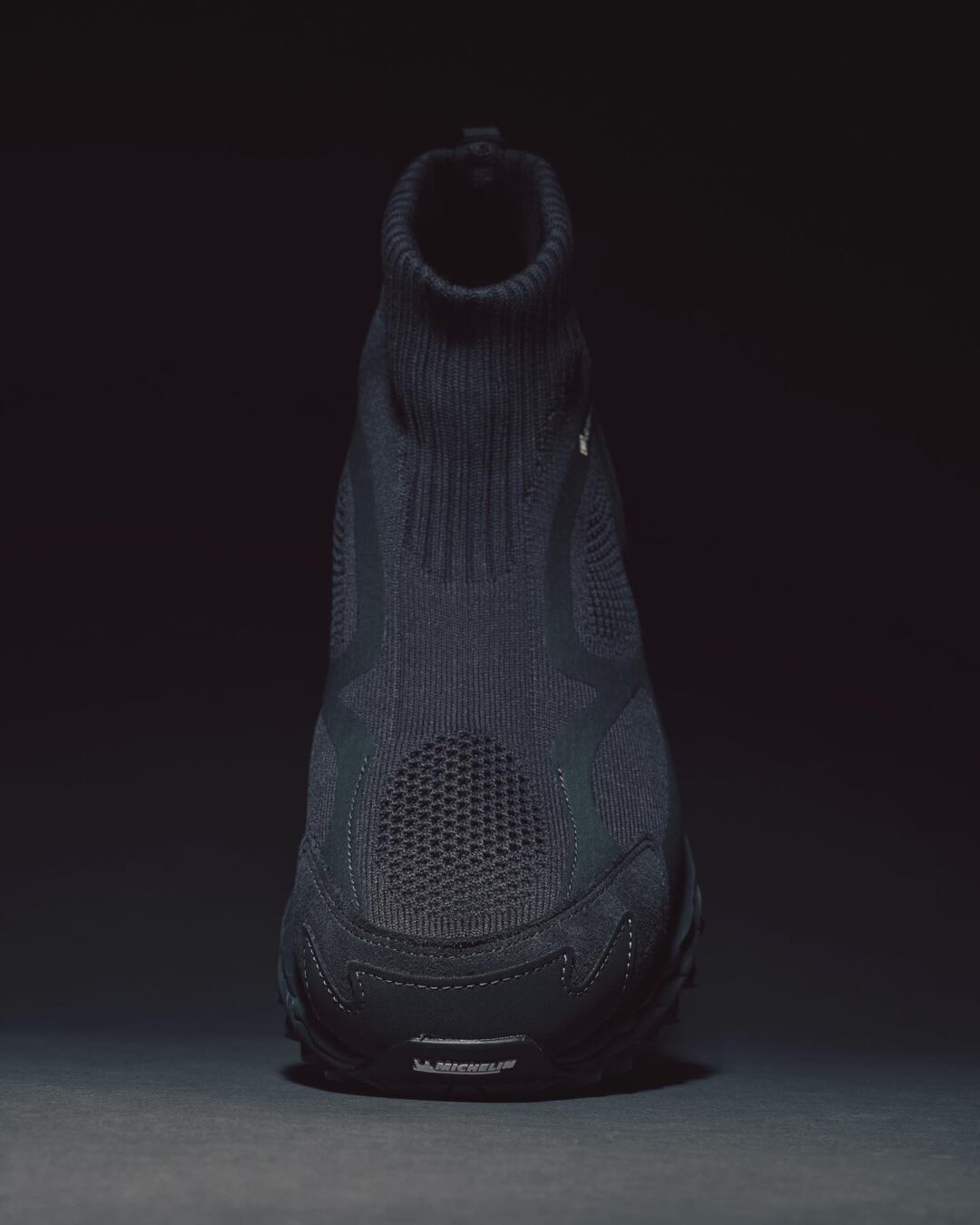 2025年 10/25 発売】「墨黒」にリバイバルした nonnative × Mizuno