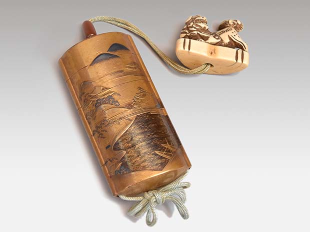 印籠 山水楼閣図蒔絵 象牙獅子根付 江戸後期 | 古美術ささき