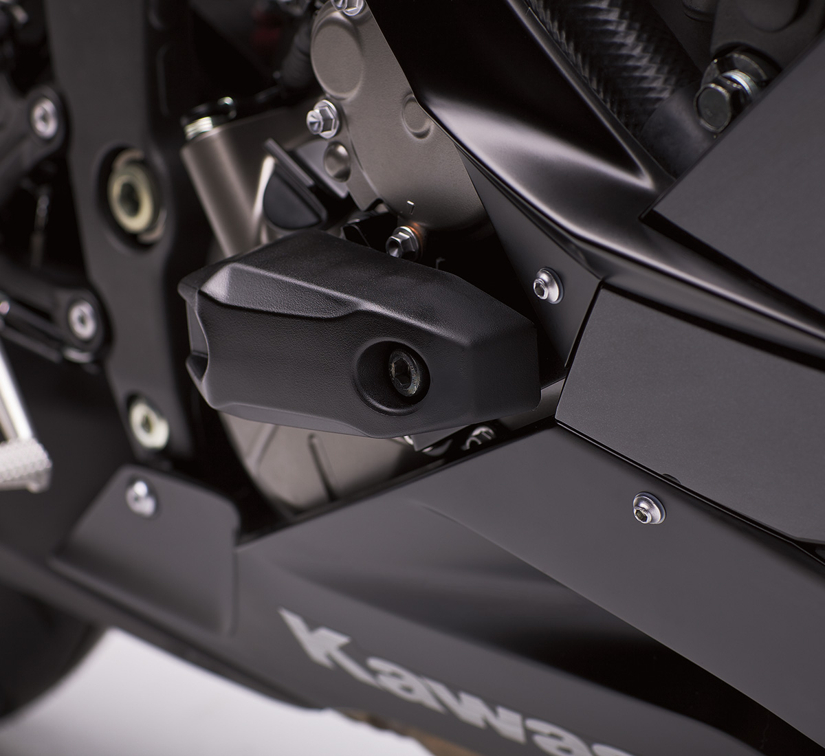 Kano NINJA® ZX™-6R ABS Frame Slider Set | Kawasaki Motors Corp