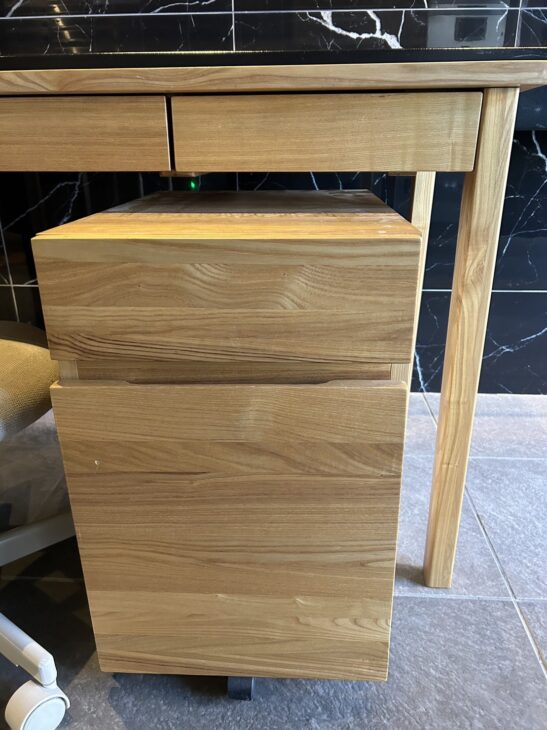 MUJI（無印良品）の木製デスク、キャビネット、 チェアを世田谷区で