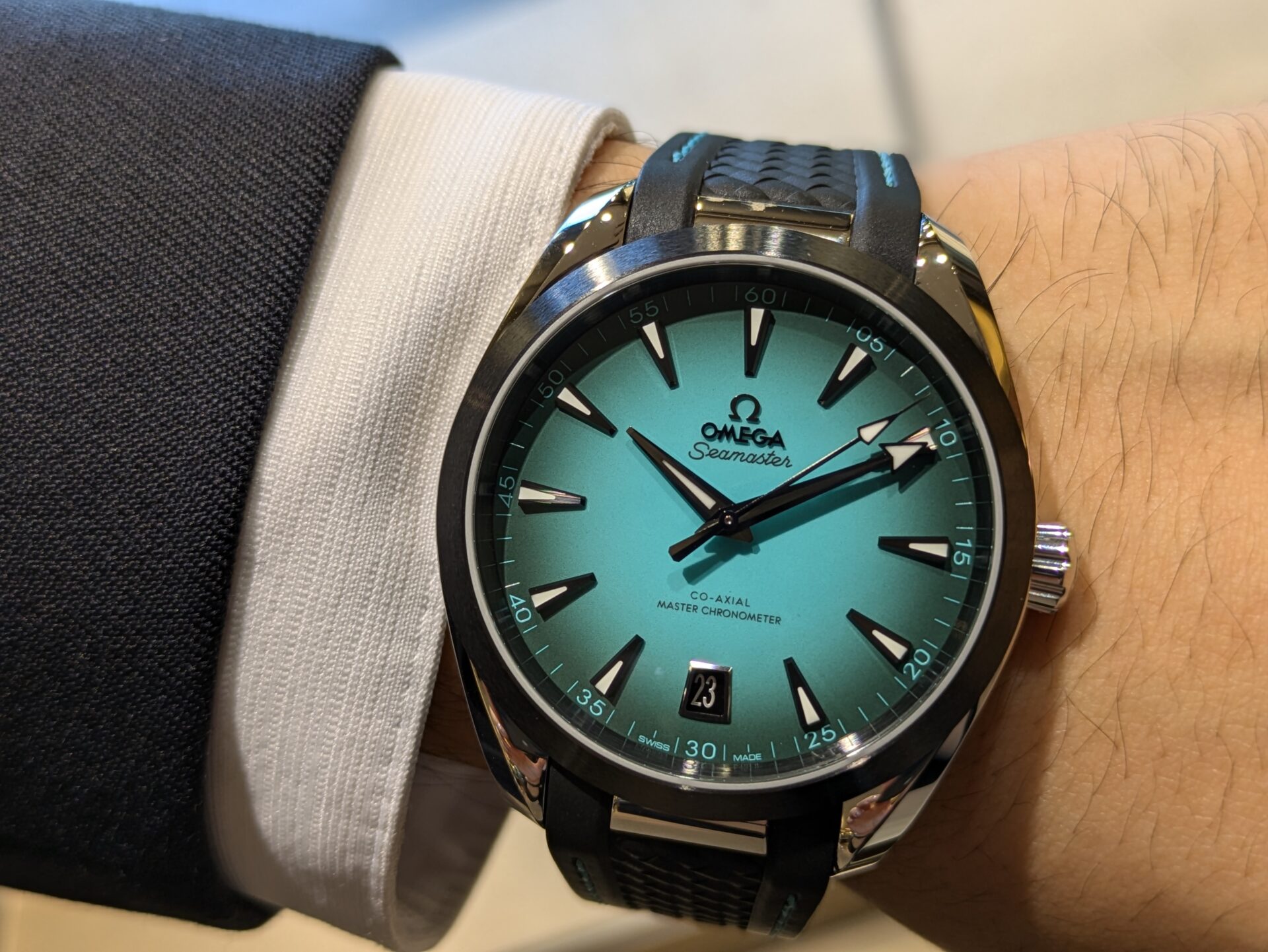 オメガ】2025年 新作入荷！ターコイズの寒色系が洗練された