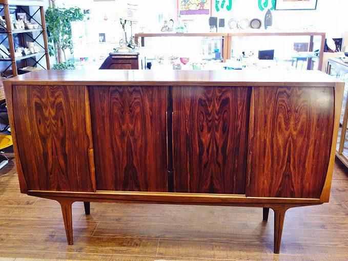 デンマーク製のヴィンテージローズウッド材サイドボード | 東京世田谷