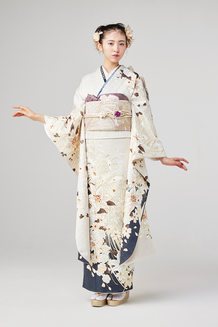 No.1173 【新品振袖/京友禅】【白】美しく高貴な菊と百合が美しく咲き