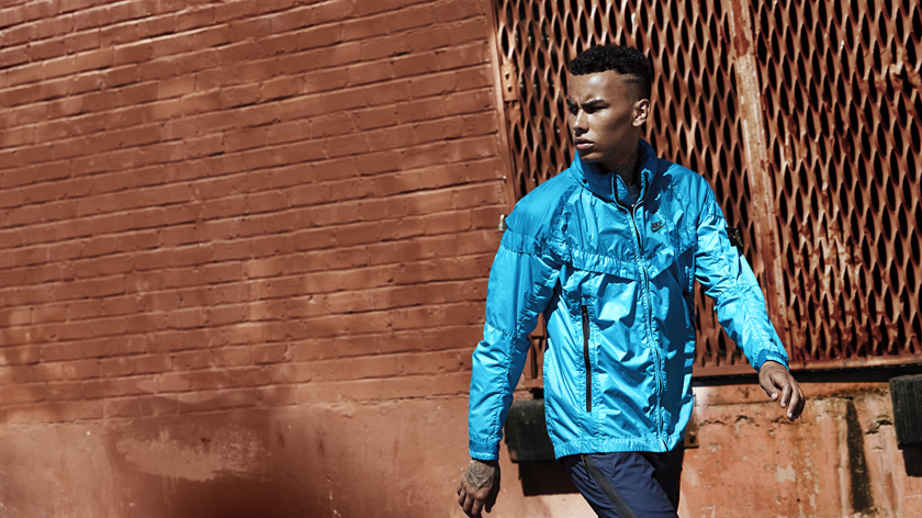 ナイキラボ × ストーンアイランドのジャケットは、素材使いをデザイン