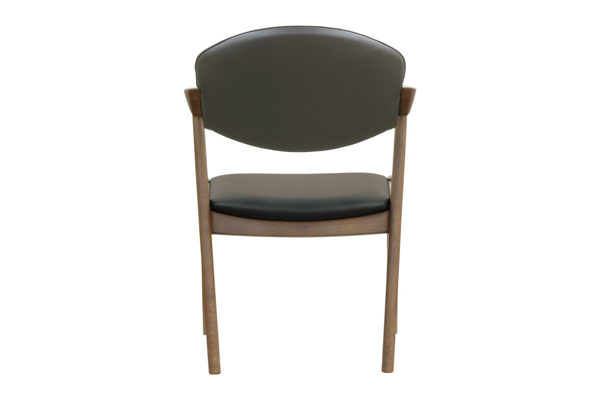 出入りしやすい機能的な肘形状｜No.8200ダイニングチェア｜製品一覧